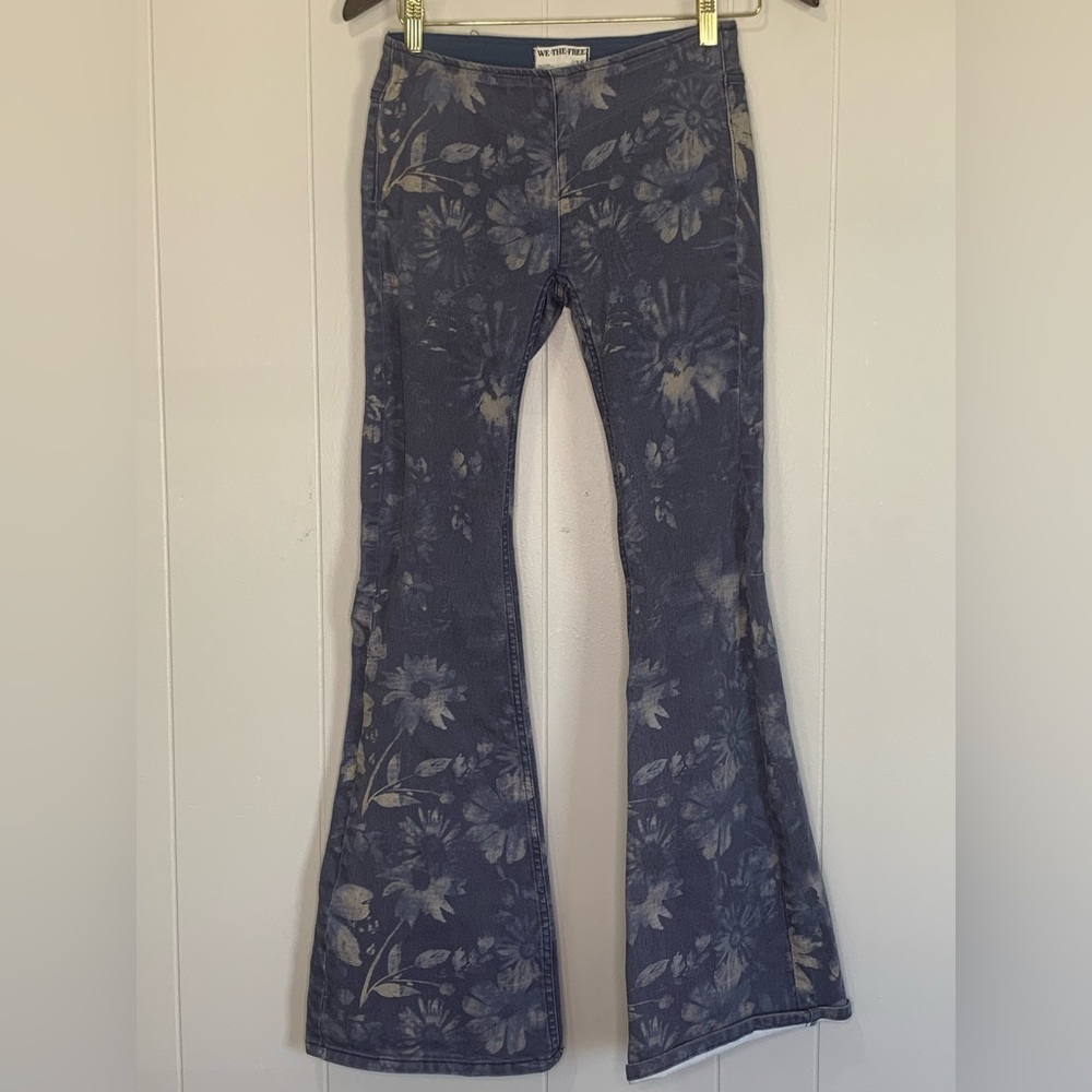 Women’s, We the Free, low rise, bell bottom, flowered jeans size 25 / 2